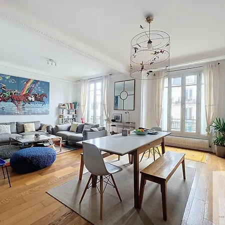 Parisian With Volumes Apartment