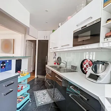 Parisian With Volumes Apartment